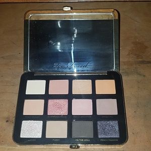 Too Faced Makeup - Too Faces White Peach Pallete Too Faced Makeup - Too Faces White Peach Pallete